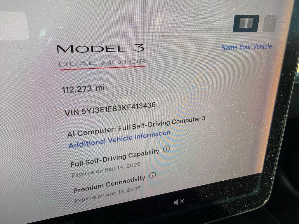 Tesla Model 3 Vehicle Full-screen Gallery Image 32