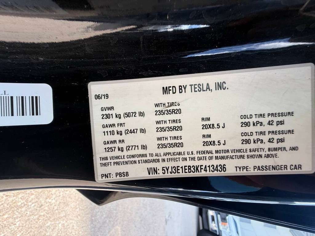 Tesla Model 3 Vehicle Full-screen Gallery Image 34