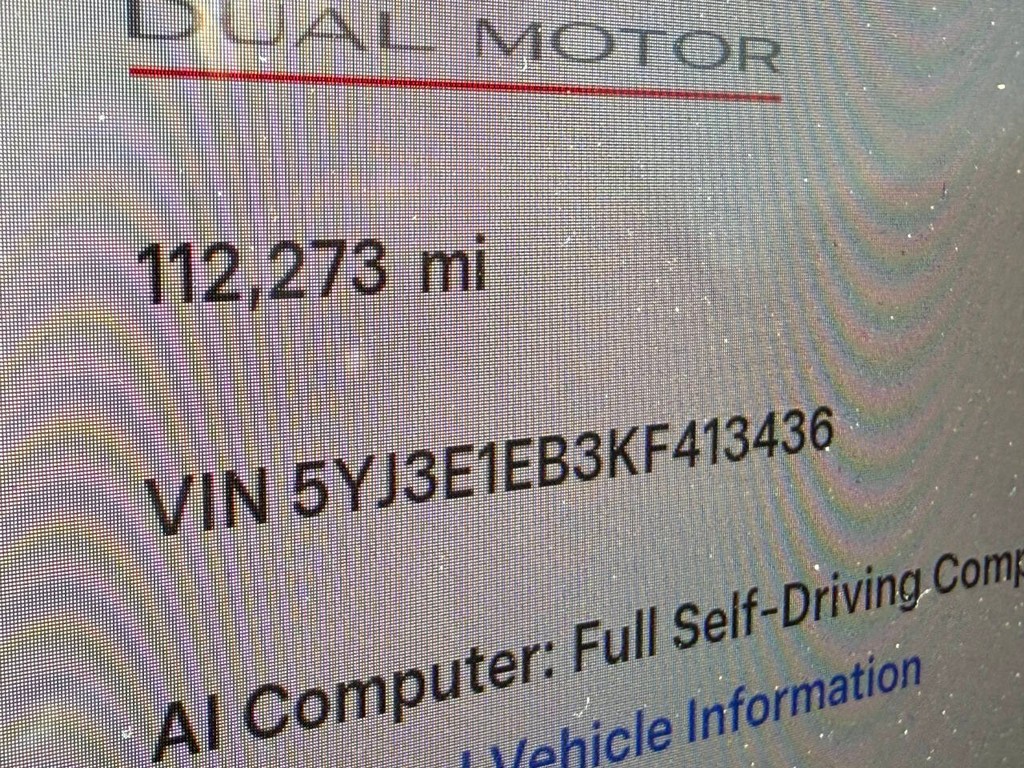 Tesla Model 3 Vehicle Full-screen Gallery Image 35