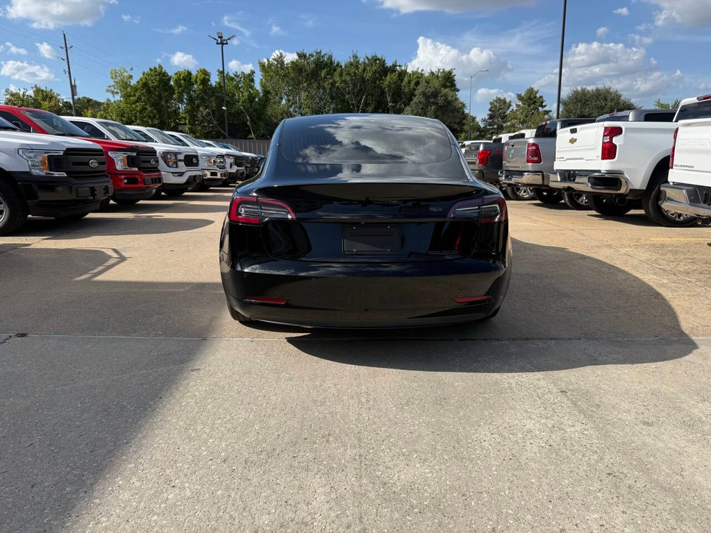 Tesla Model 3 Vehicle Full-screen Gallery Image 38