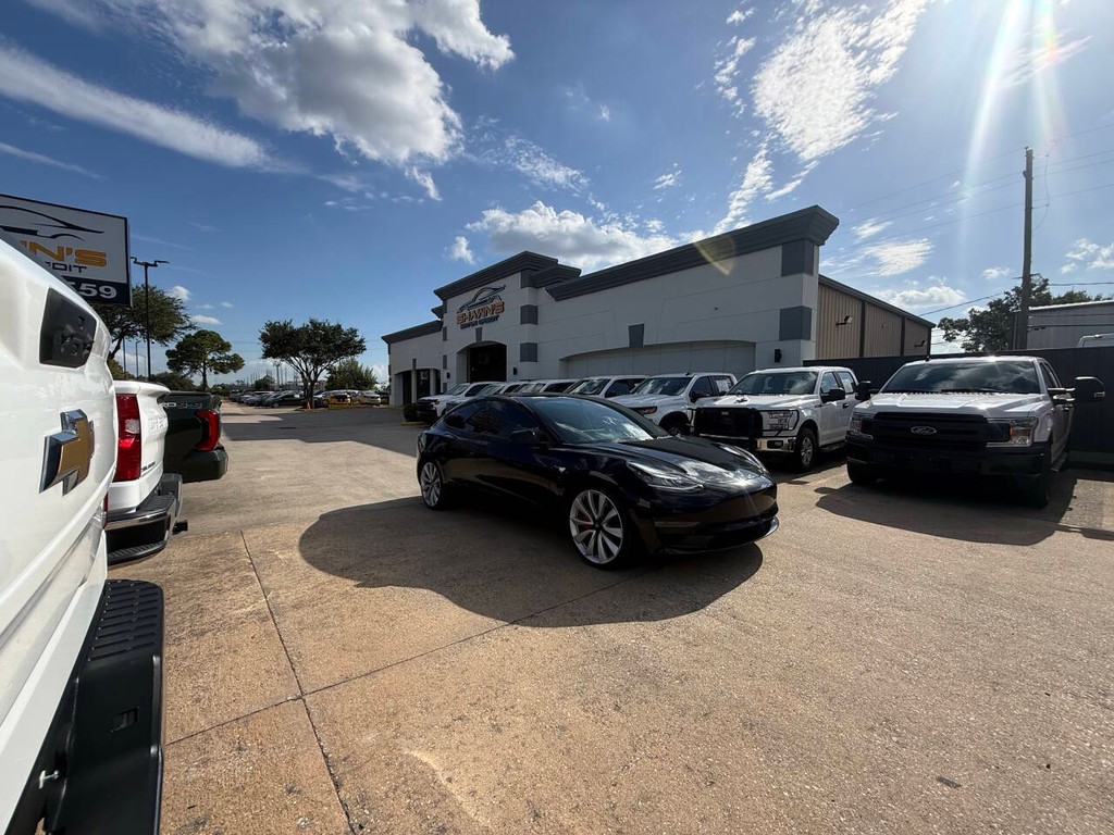 Tesla Model 3 Vehicle Full-screen Gallery Image 44