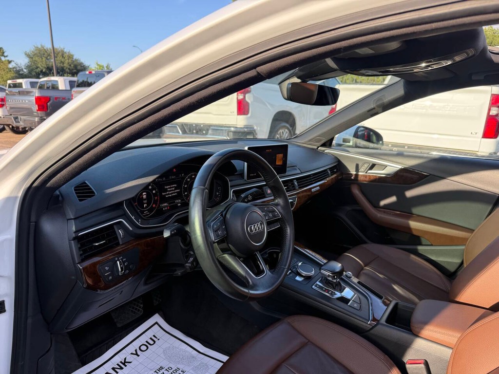 Audi A4 Vehicle Full-screen Gallery Image 06