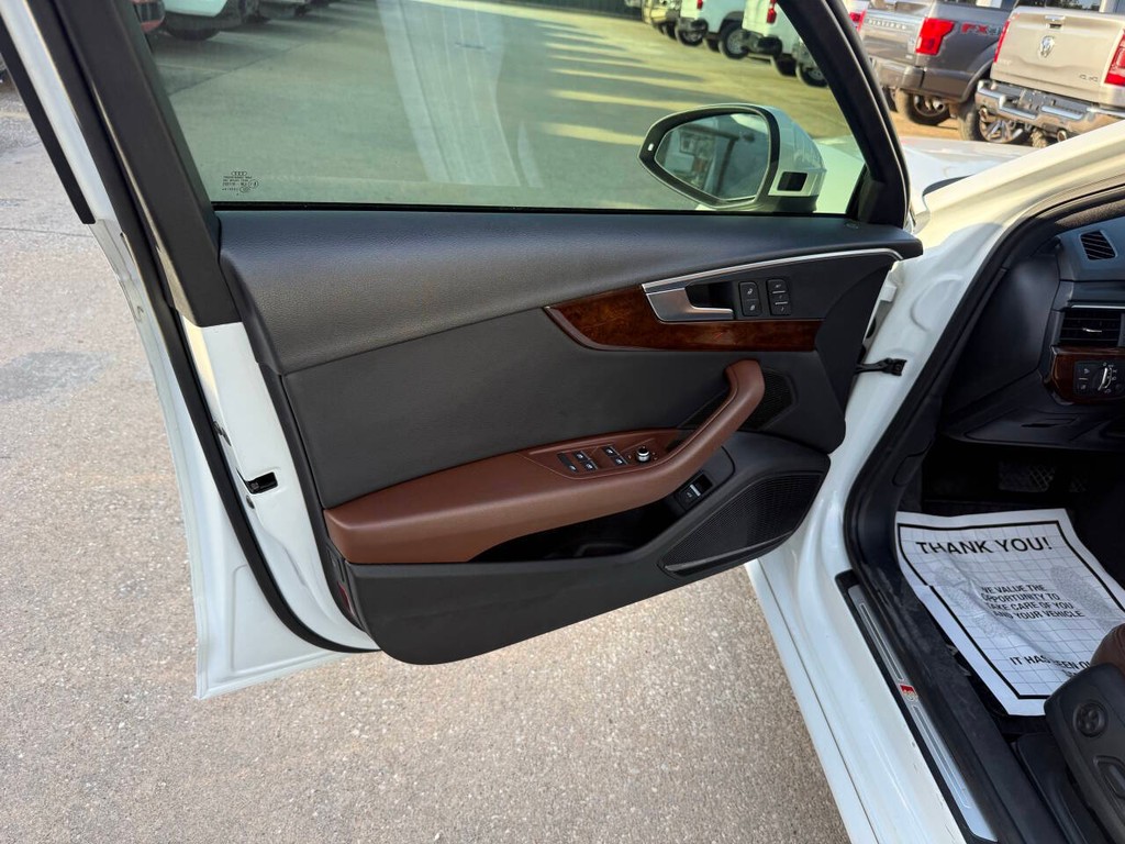 Audi A4 Vehicle Full-screen Gallery Image 08