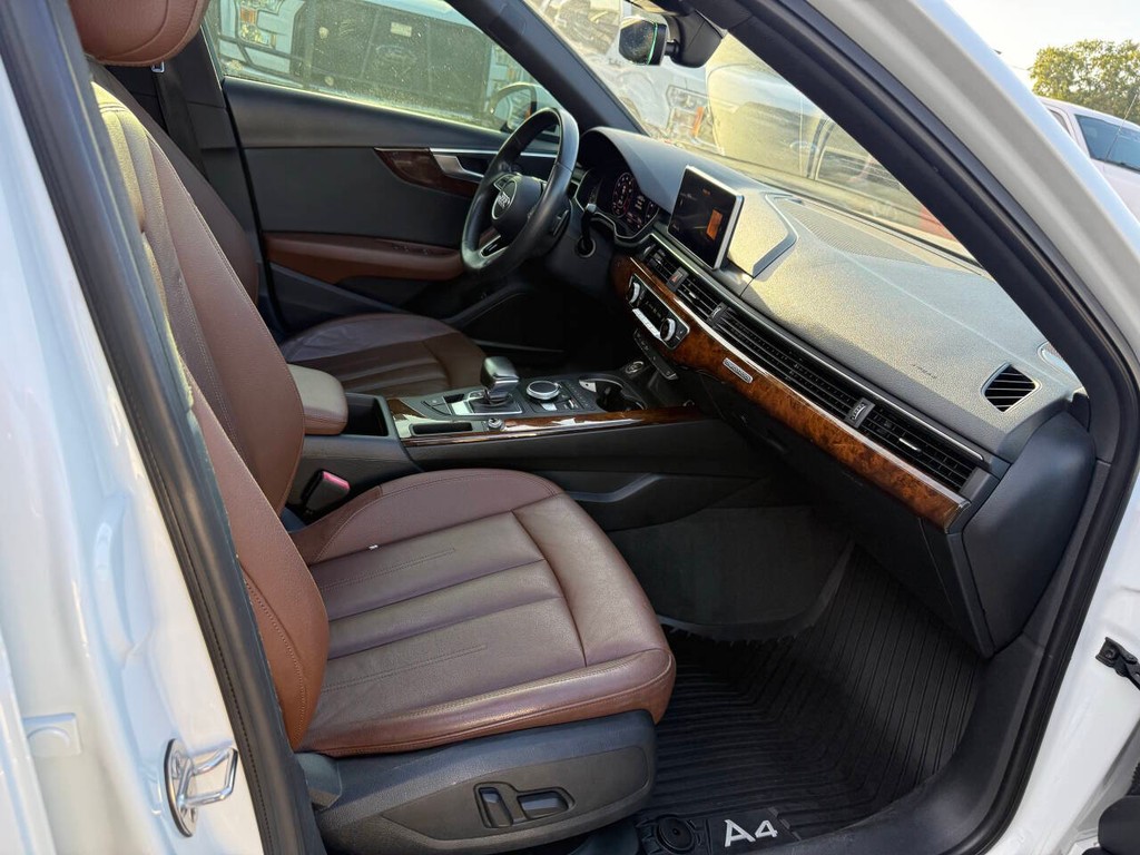Audi A4 Vehicle Full-screen Gallery Image 10