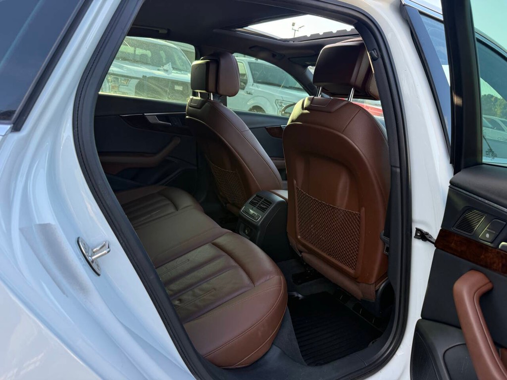 Audi A4 Vehicle Full-screen Gallery Image 15