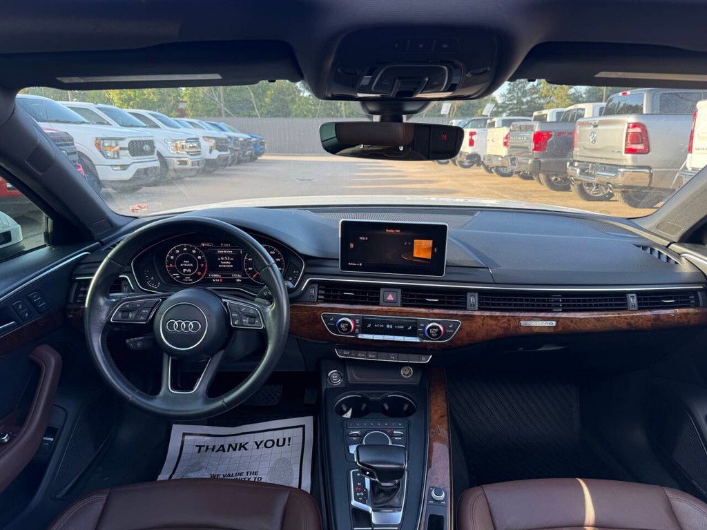 Audi A4 Vehicle Full-screen Gallery Image 17