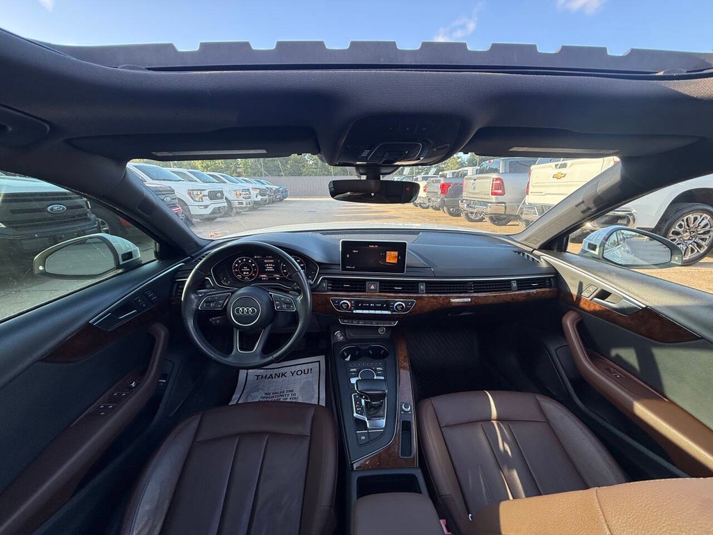 Audi A4 Vehicle Full-screen Gallery Image 18