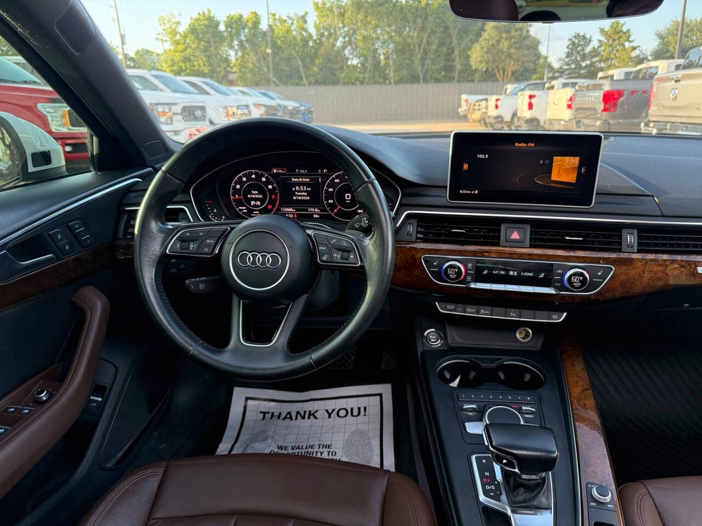 Audi A4 Vehicle Full-screen Gallery Image 21
