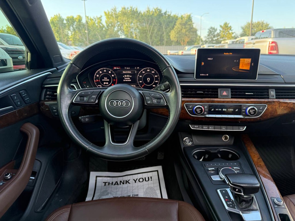 Audi A4 Vehicle Full-screen Gallery Image 22