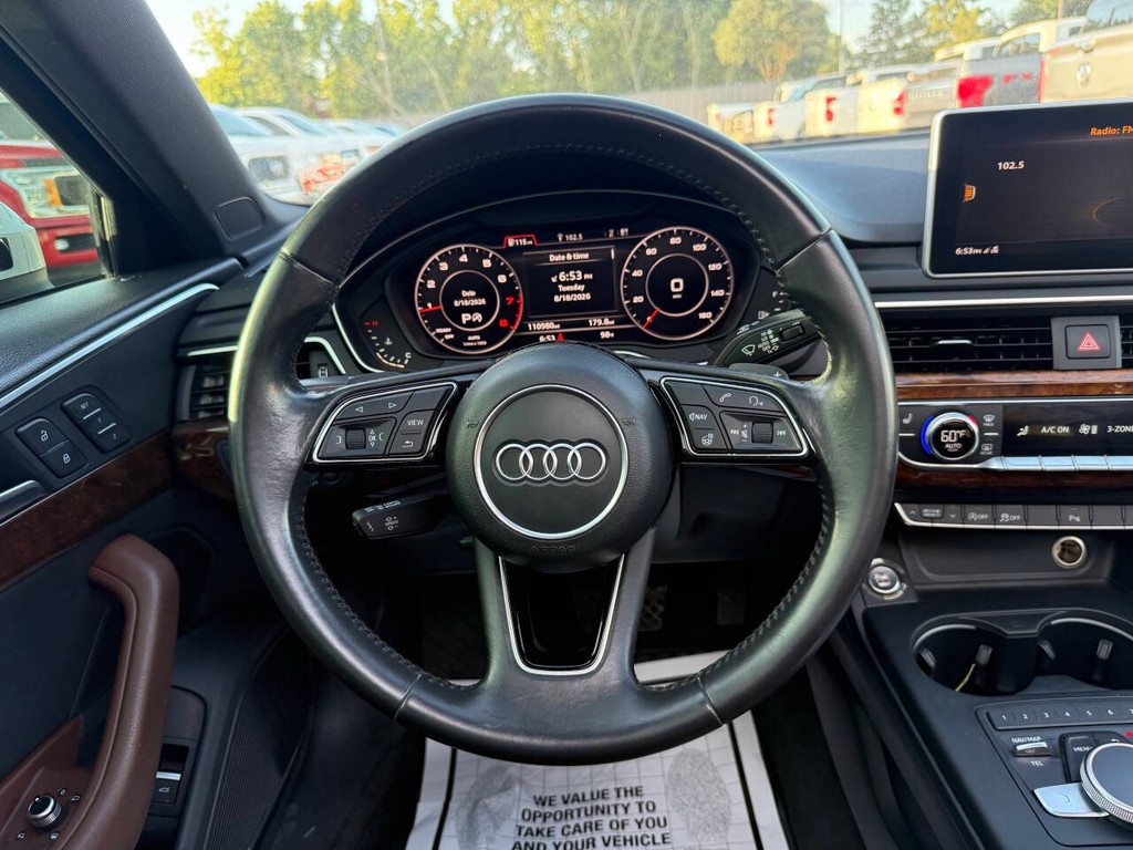 Audi A4 Vehicle Full-screen Gallery Image 23