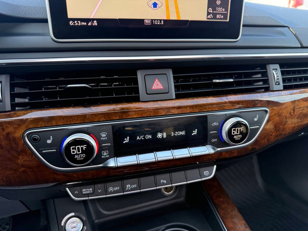 Audi A4 Vehicle Full-screen Gallery Image 29