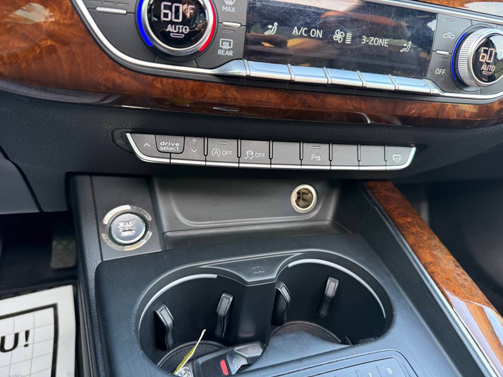 Audi A4 Vehicle Full-screen Gallery Image 30