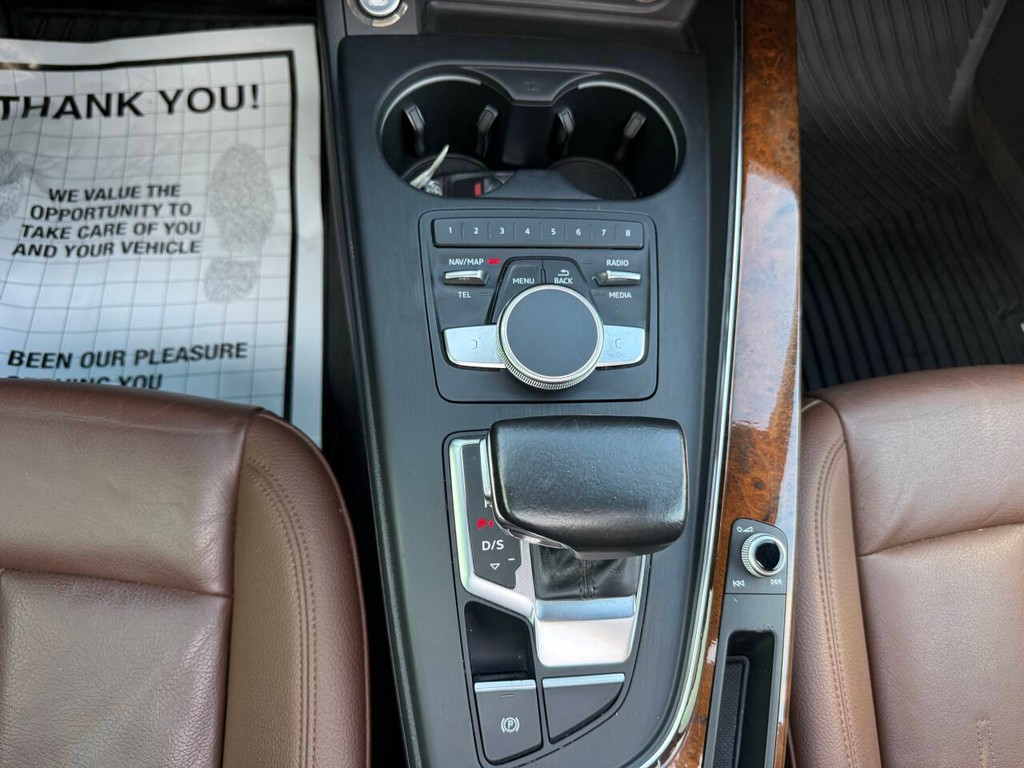 Audi A4 Vehicle Full-screen Gallery Image 31