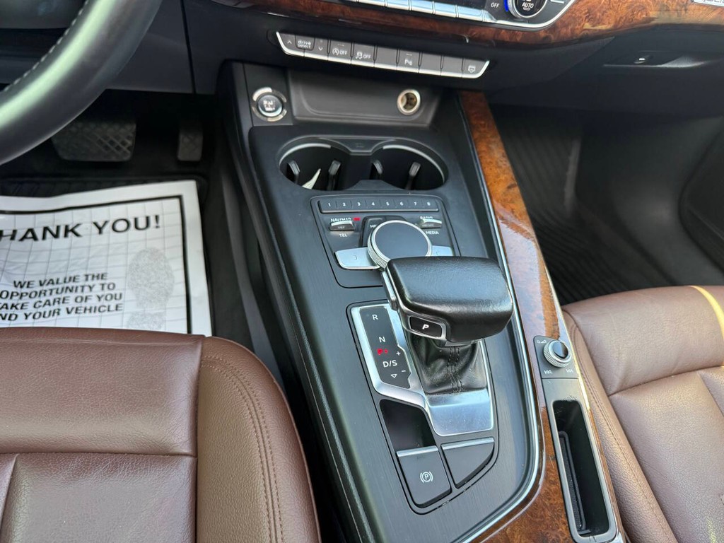 Audi A4 Vehicle Full-screen Gallery Image 32