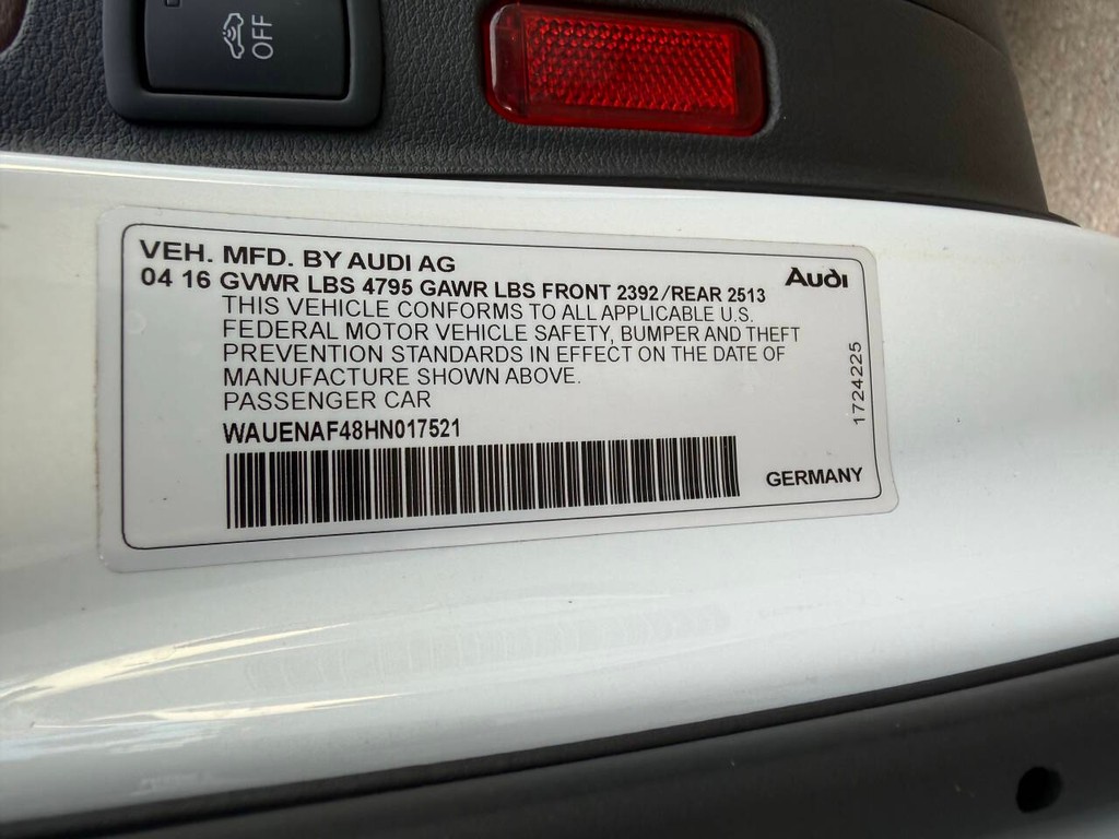 Audi A4 Vehicle Full-screen Gallery Image 37