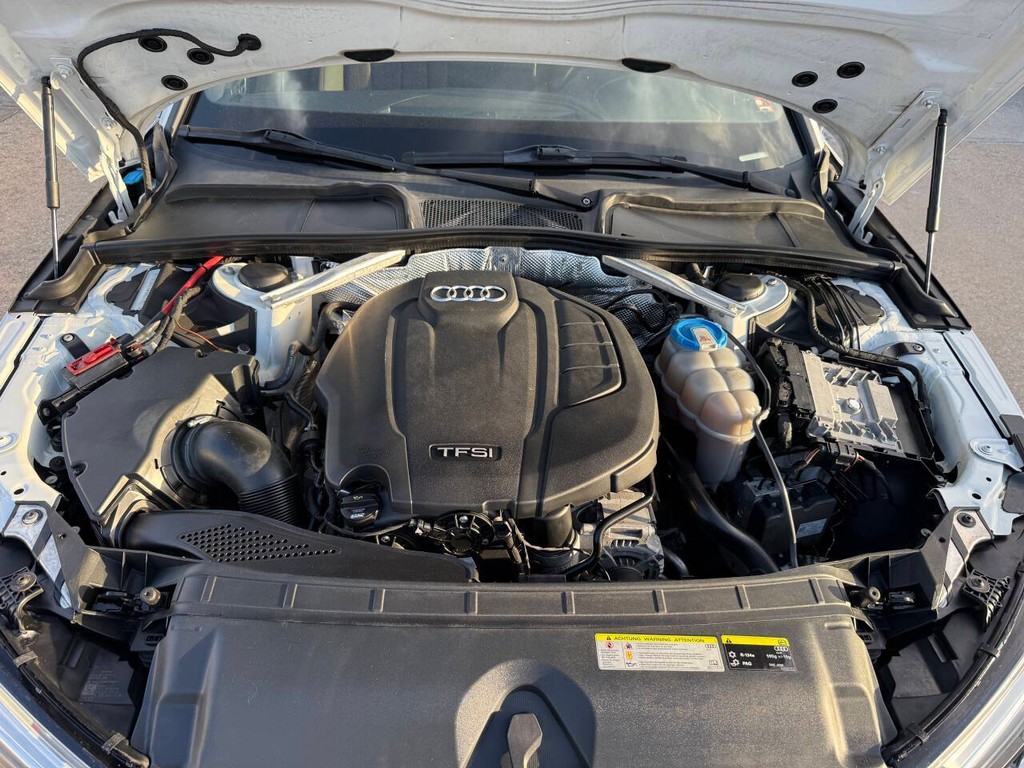 Audi A4 Vehicle Full-screen Gallery Image 38