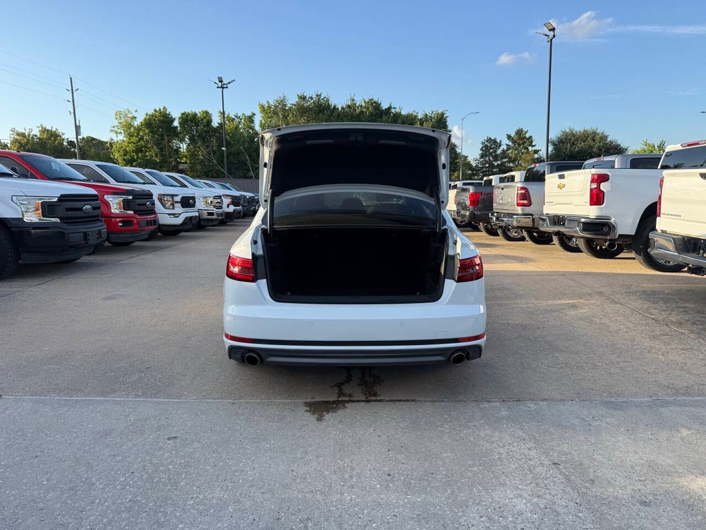 Audi A4 Vehicle Full-screen Gallery Image 40