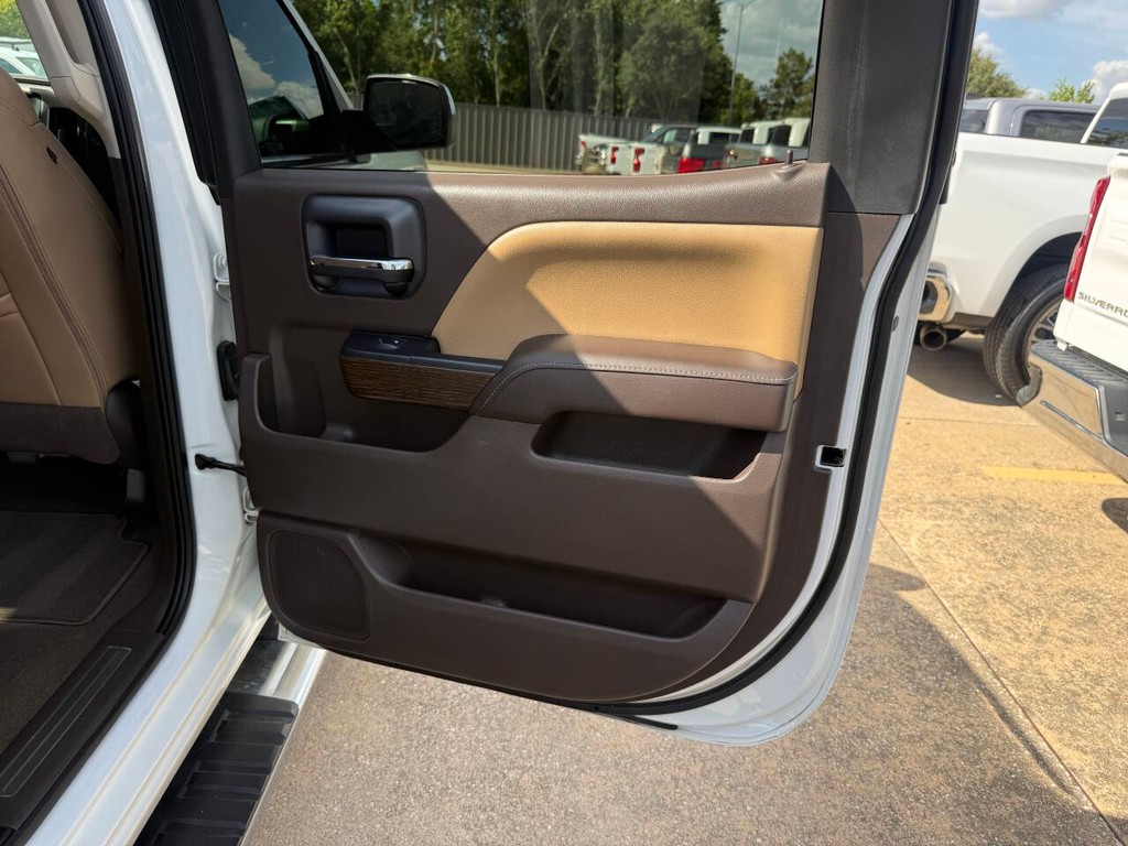 GMC Sierra 1500 Vehicle Full-screen Gallery Image 16