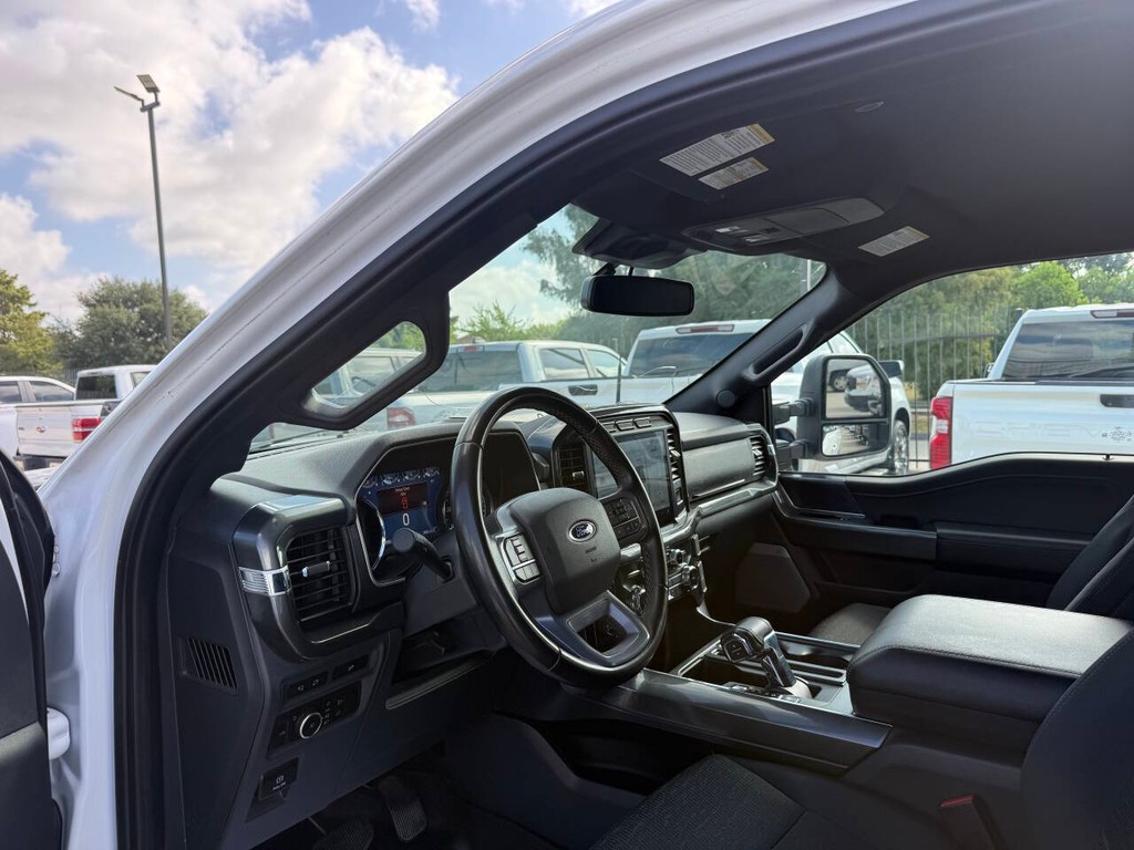 Ford F-150 Vehicle Full-screen Gallery Image 06