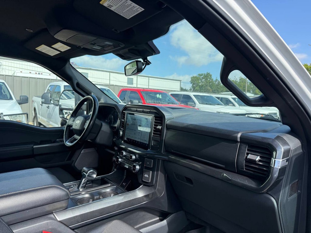 Ford F-150 Vehicle Full-screen Gallery Image 09