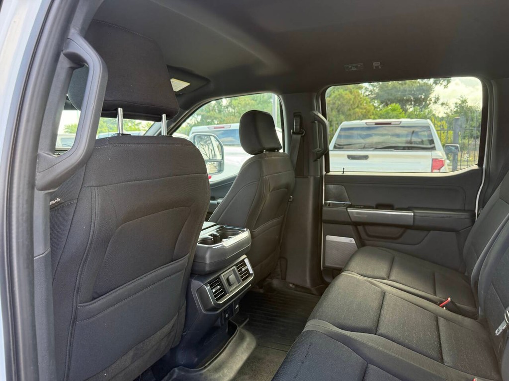 Ford F-150 Vehicle Full-screen Gallery Image 12