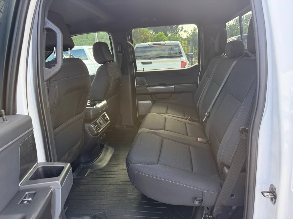 Ford F-150 Vehicle Full-screen Gallery Image 13