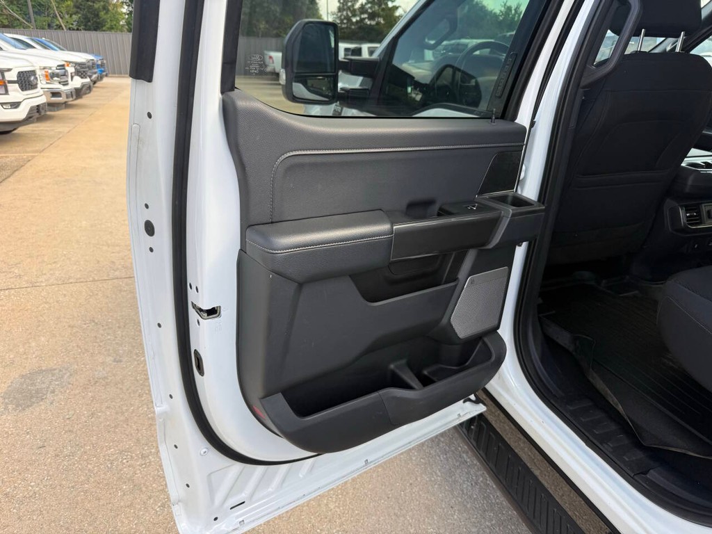 Ford F-150 Vehicle Full-screen Gallery Image 14