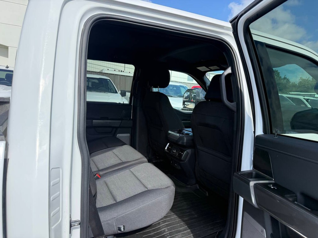 Ford F-150 Vehicle Full-screen Gallery Image 15