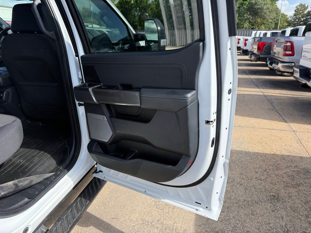 Ford F-150 Vehicle Full-screen Gallery Image 16