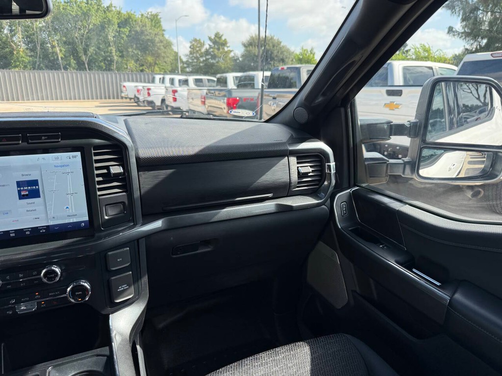 Ford F-150 Vehicle Full-screen Gallery Image 20
