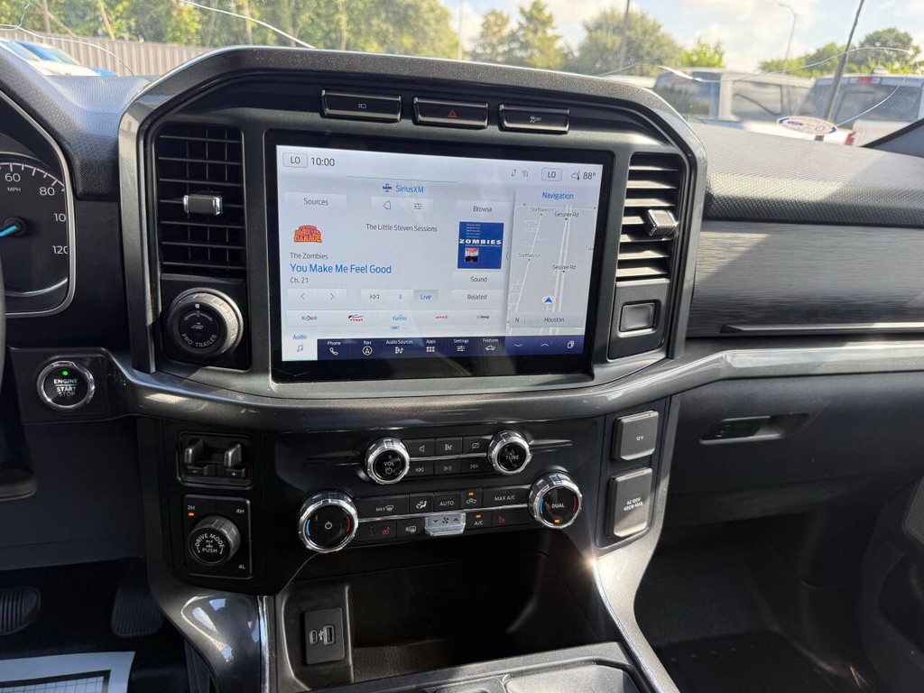 Ford F-150 Vehicle Full-screen Gallery Image 24