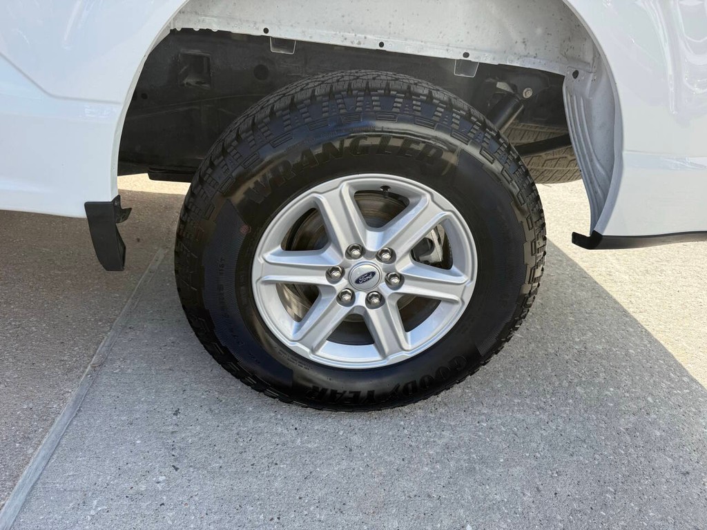 Ford F-150 Vehicle Full-screen Gallery Image 35