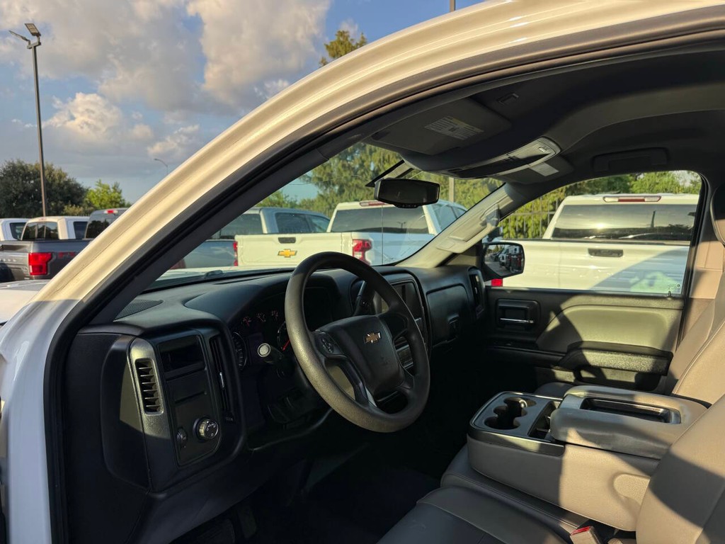 Chevrolet Silverado 1500 Vehicle Full-screen Gallery Image 06