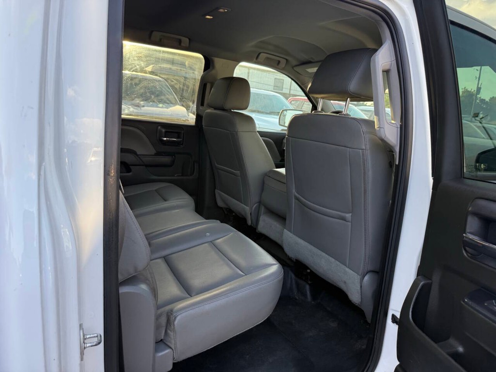 Chevrolet Silverado 1500 Vehicle Full-screen Gallery Image 15