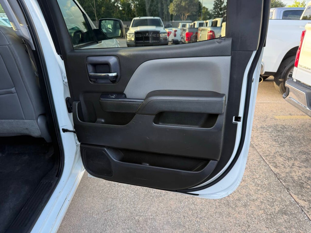 Chevrolet Silverado 1500 Vehicle Full-screen Gallery Image 16