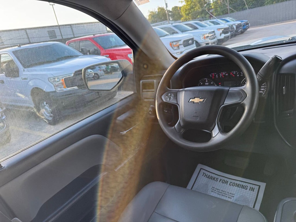 Chevrolet Silverado 1500 Vehicle Full-screen Gallery Image 19