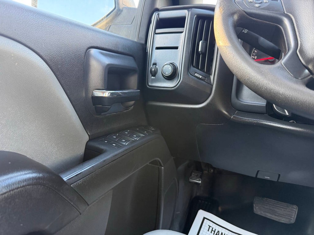 Chevrolet Silverado 1500 Vehicle Full-screen Gallery Image 30