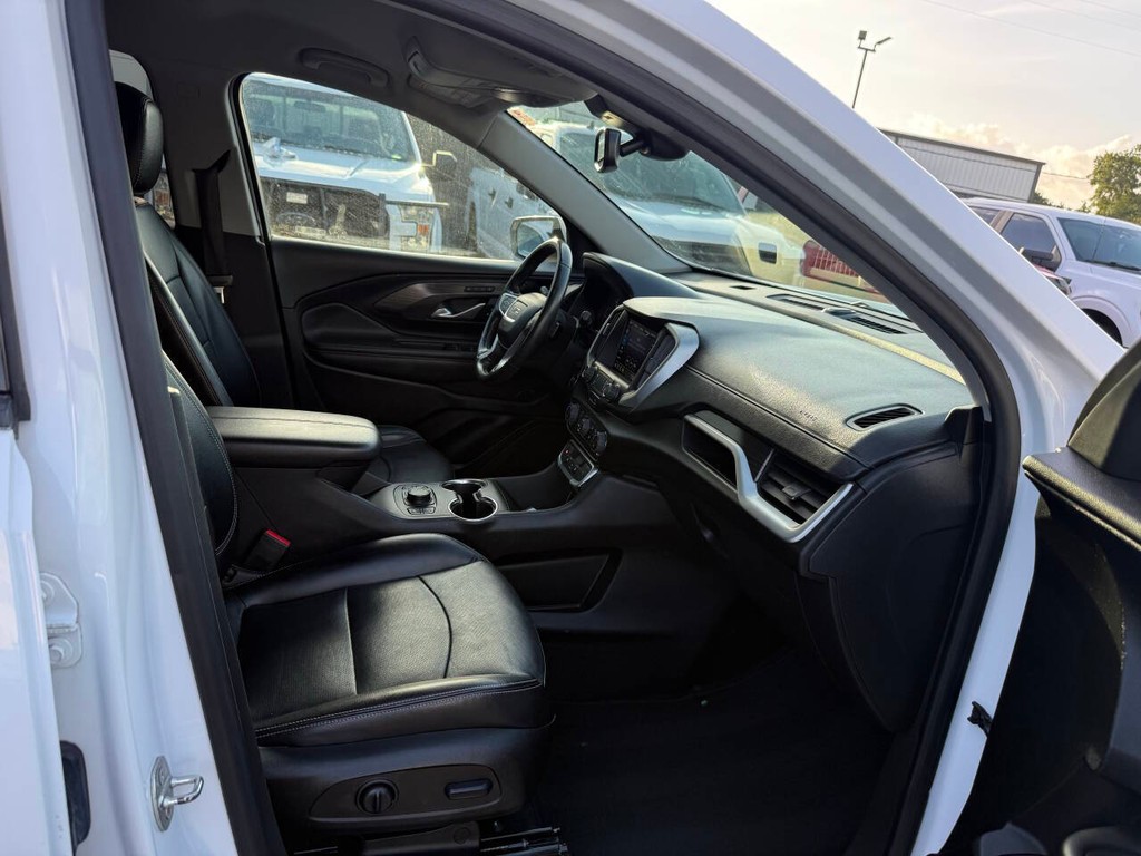 GMC Terrain Vehicle Full-screen Gallery Image 10