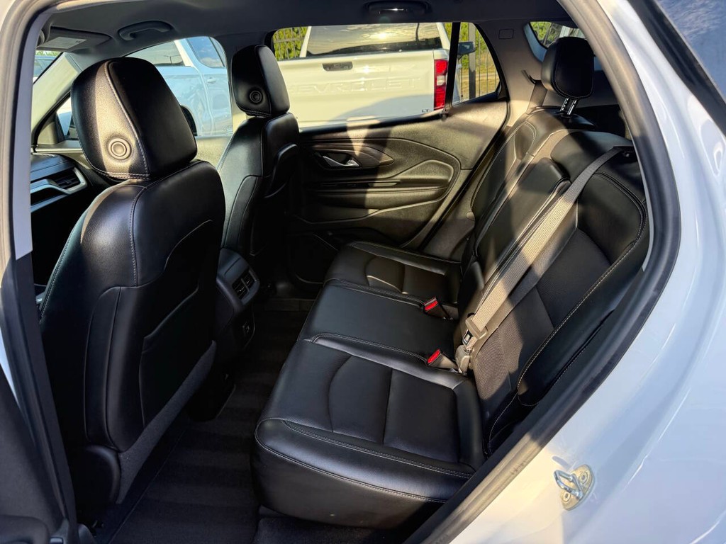 GMC Terrain Vehicle Full-screen Gallery Image 13