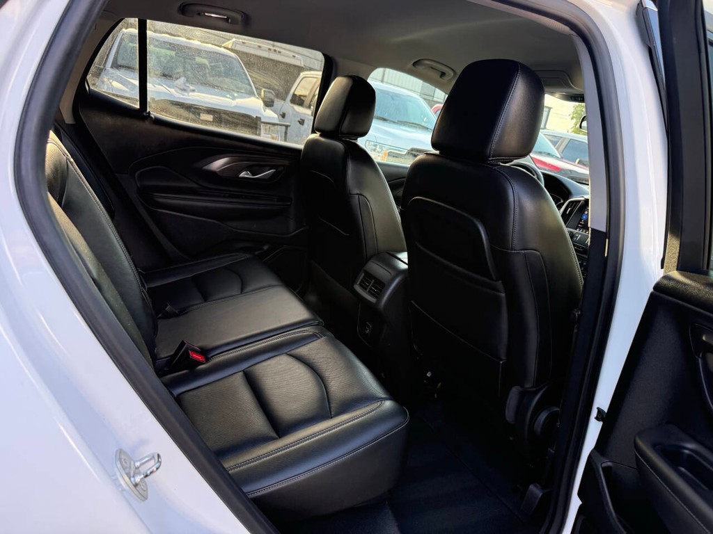 GMC Terrain Vehicle Full-screen Gallery Image 15