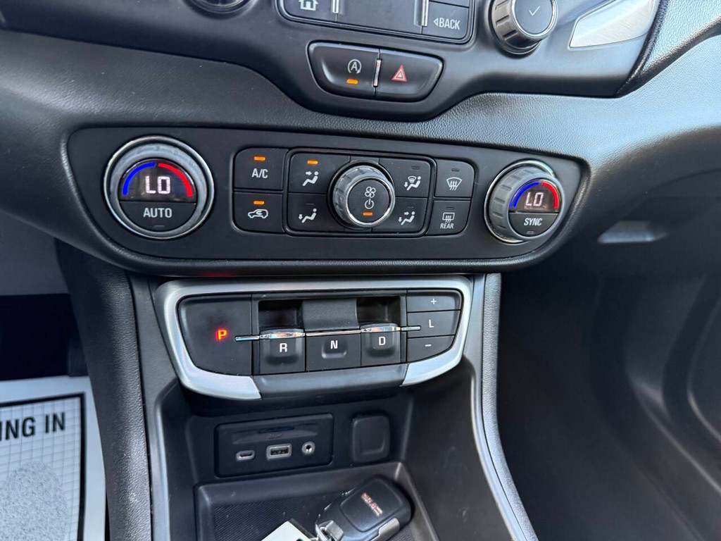 GMC Terrain Vehicle Full-screen Gallery Image 28