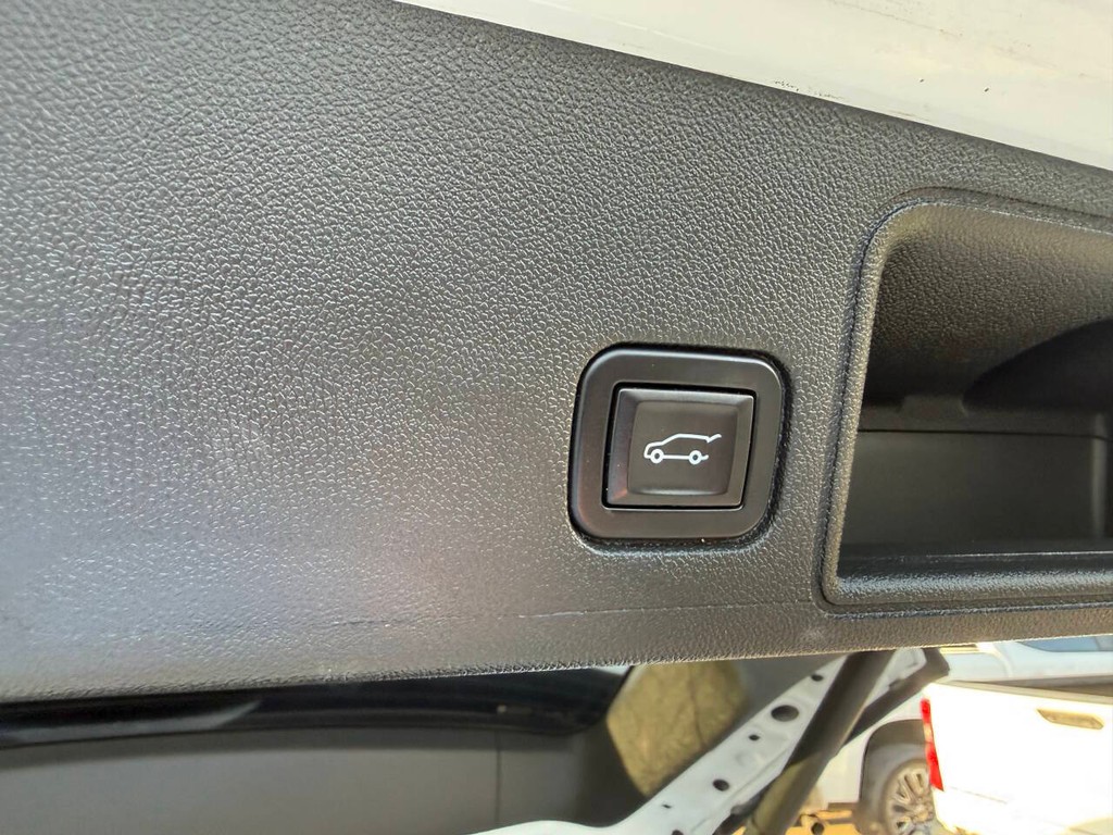 GMC Terrain Vehicle Full-screen Gallery Image 37