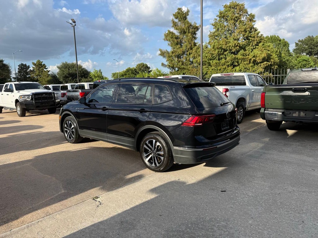 Volkswagen Tiguan Vehicle Full-screen Gallery Image 04