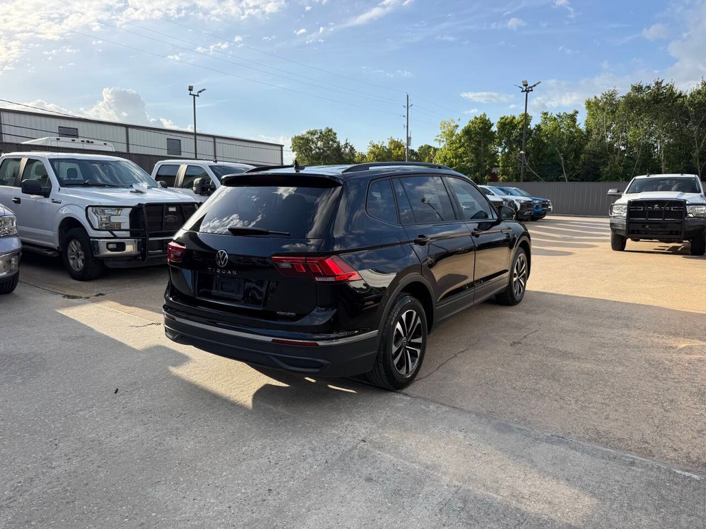 Volkswagen Tiguan Vehicle Full-screen Gallery Image 05