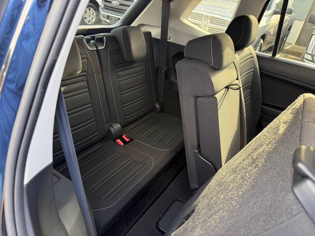 Volkswagen Tiguan Vehicle Full-screen Gallery Image 16