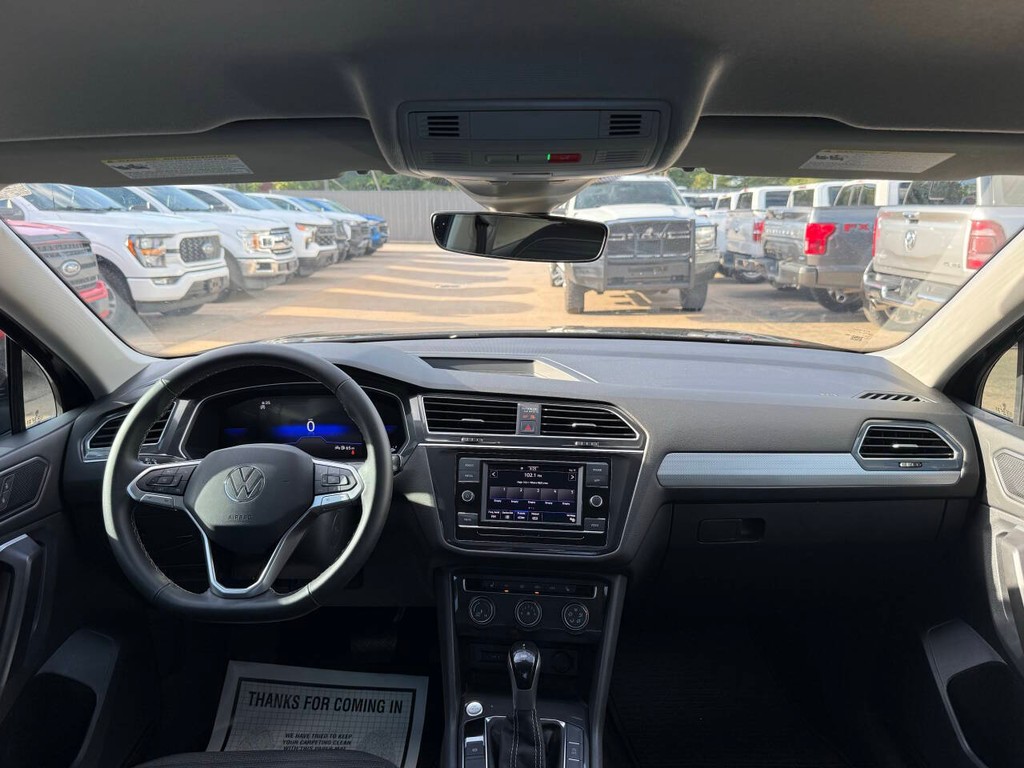 Volkswagen Tiguan Vehicle Full-screen Gallery Image 19