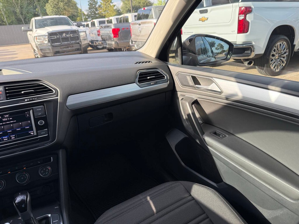Volkswagen Tiguan Vehicle Full-screen Gallery Image 22