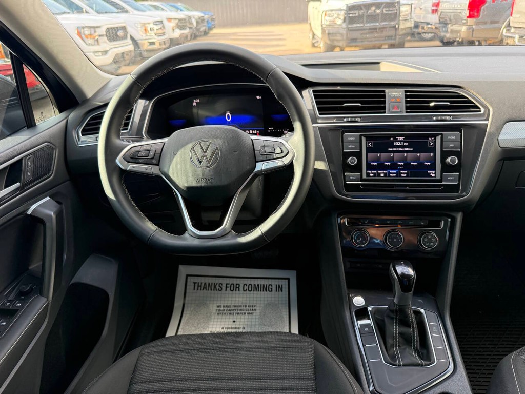 Volkswagen Tiguan Vehicle Full-screen Gallery Image 24