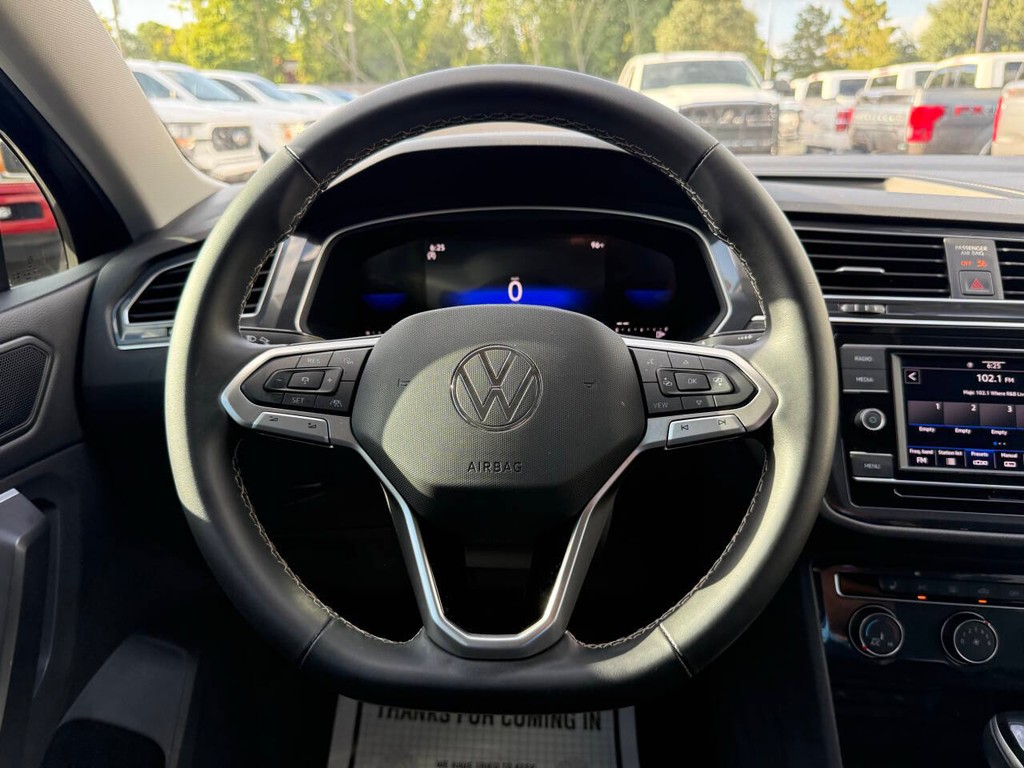 Volkswagen Tiguan Vehicle Full-screen Gallery Image 25