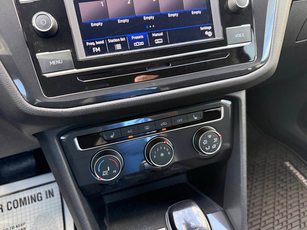 Volkswagen Tiguan Vehicle Full-screen Gallery Image 30